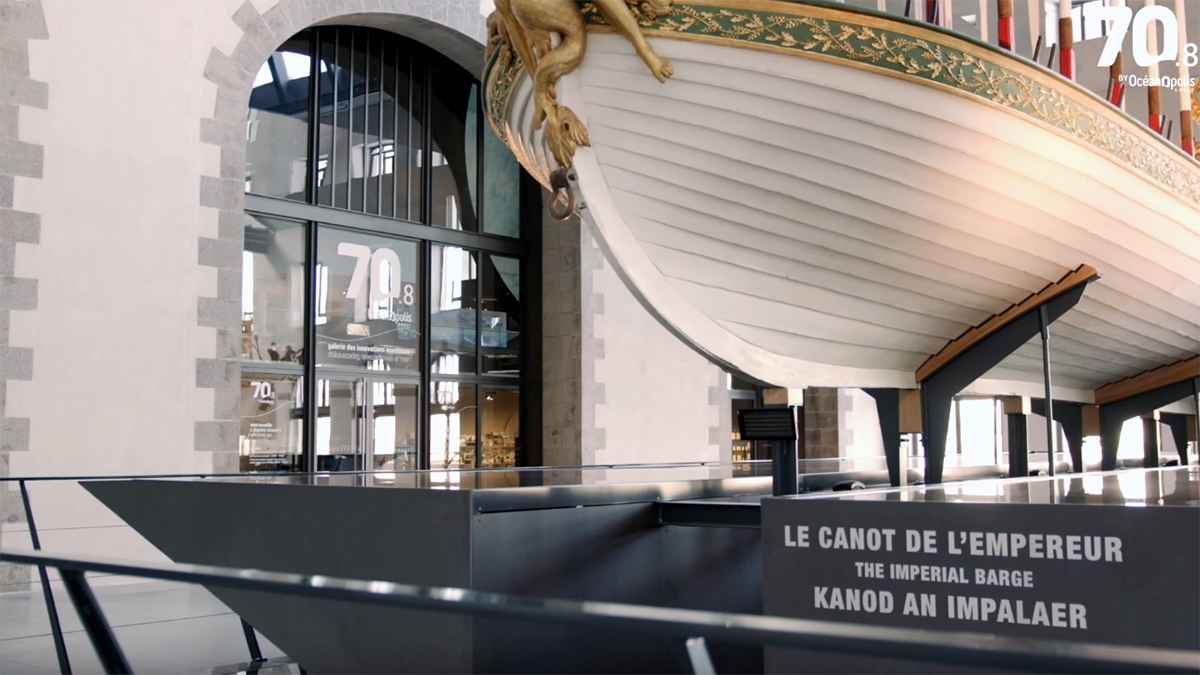 Le canot de l'empereur à l'entrée de 70.8