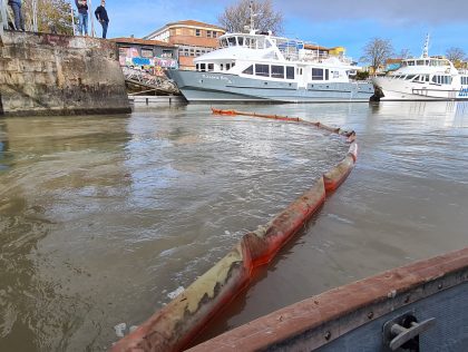 LRO09 - Marina cleaner || le nettoyage de la marina de La Rochelle grâce à un barrage flottant